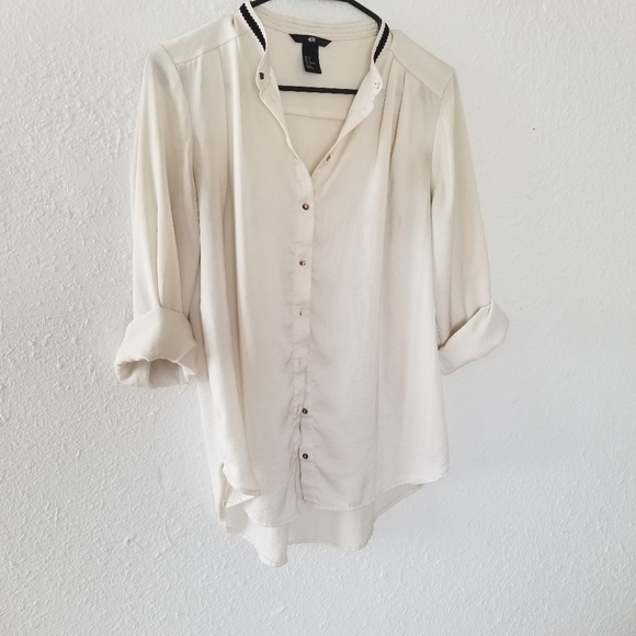 H&M Tops - Long sleeve loose fit blouse button up